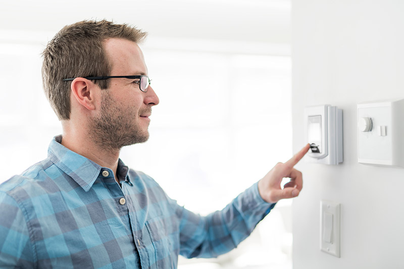 How to Choose the Right Thermostat for your Furnace